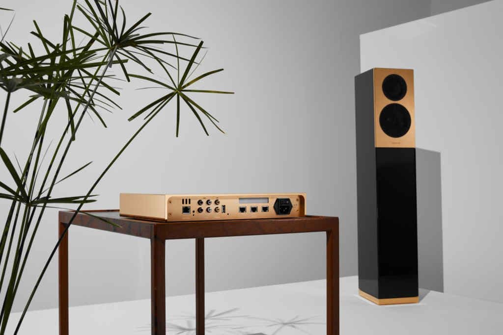 HOUCHMAND Audio Unveils M1 Active Loudspeaker System in Luxurious Finishes