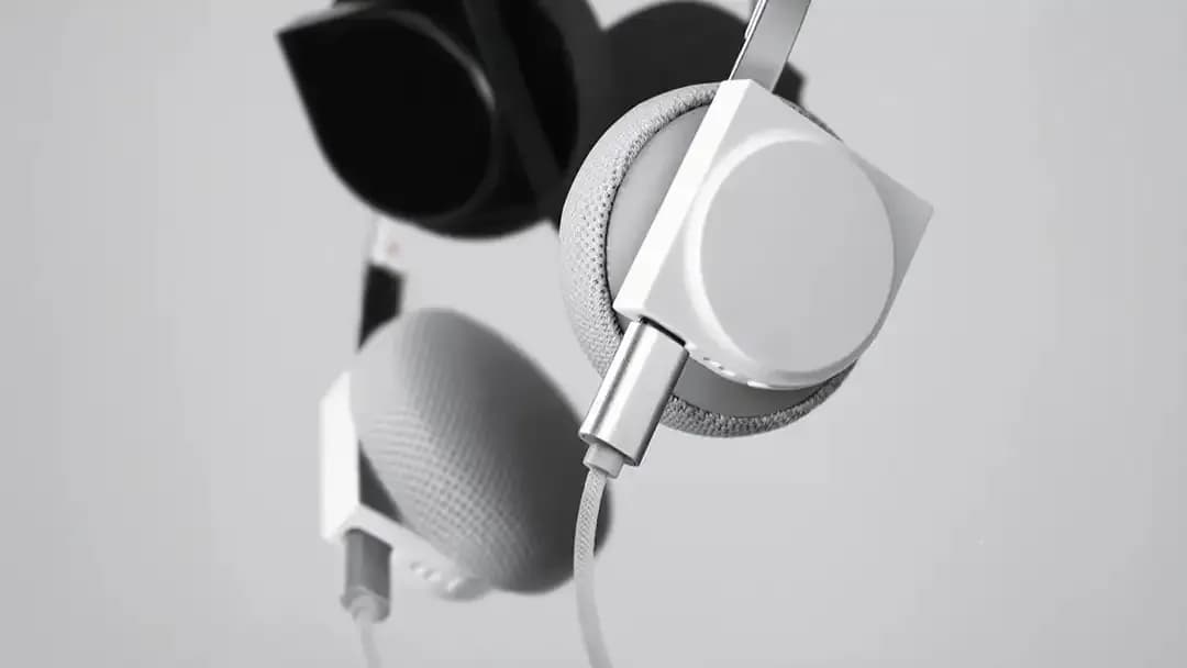KM5 Introduces the Lightwear HP1: A Retro-Designed, High-Tech Headphones