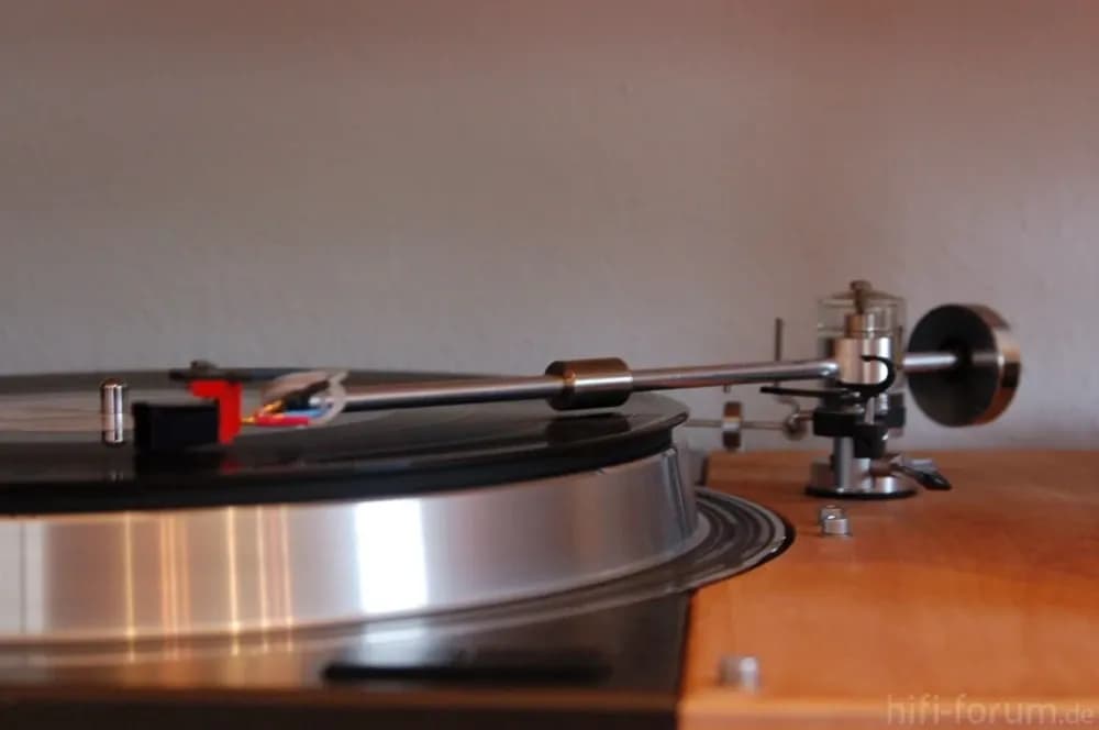 Legendary brand LONDON DECCA revives with new product launches and modern advancements