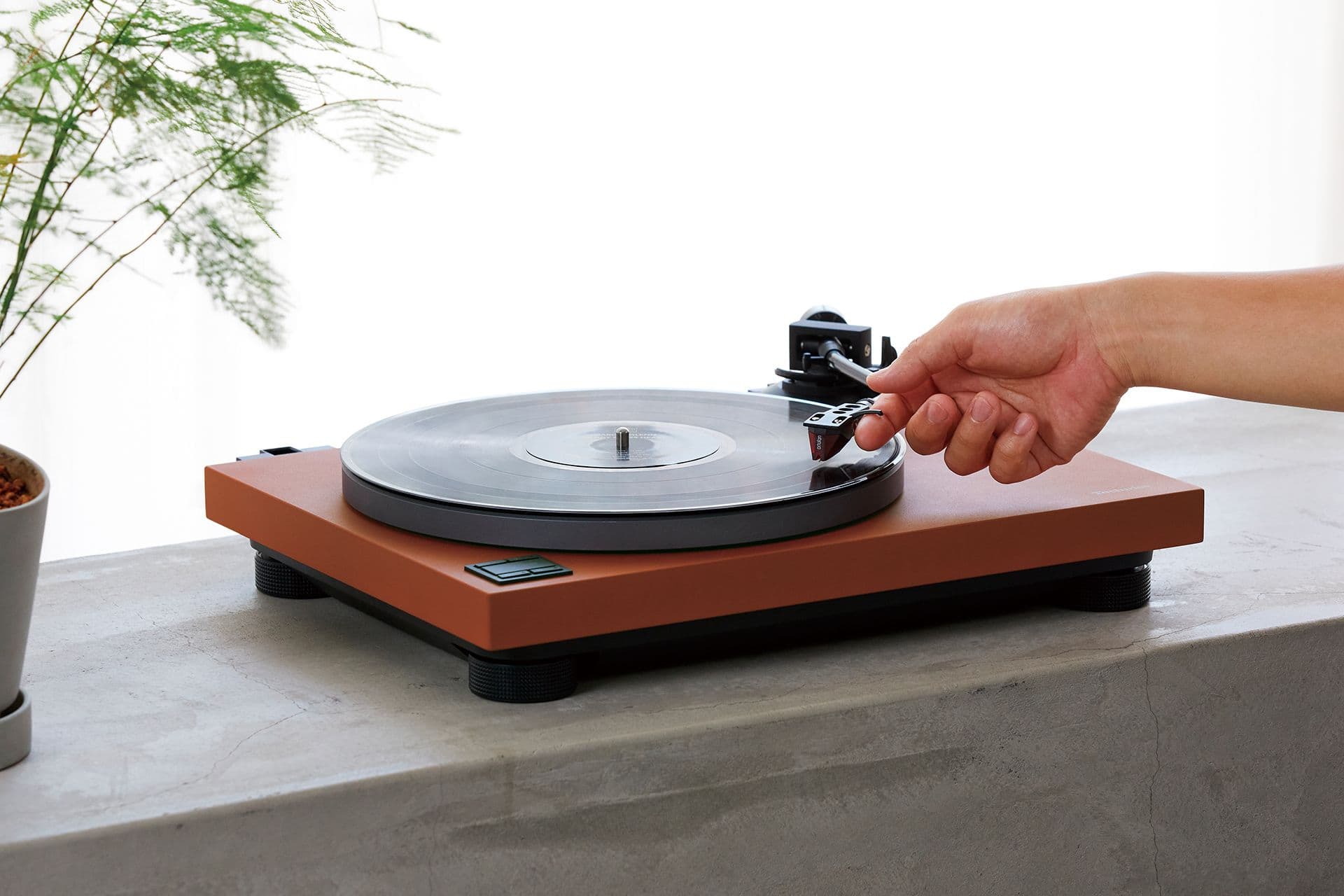 Technics Introduces the Compact Direct Drive Turntable SL-50C for Under ¥100,000