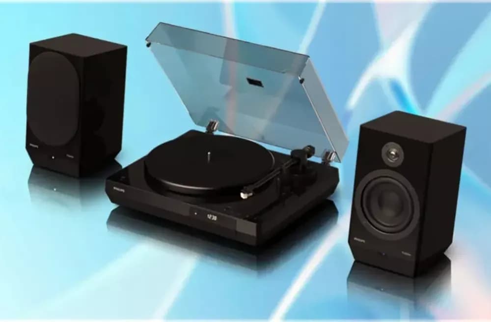 Philips Fidelio FT1: Vinyl Turntable with CD and Bluetooth Capability