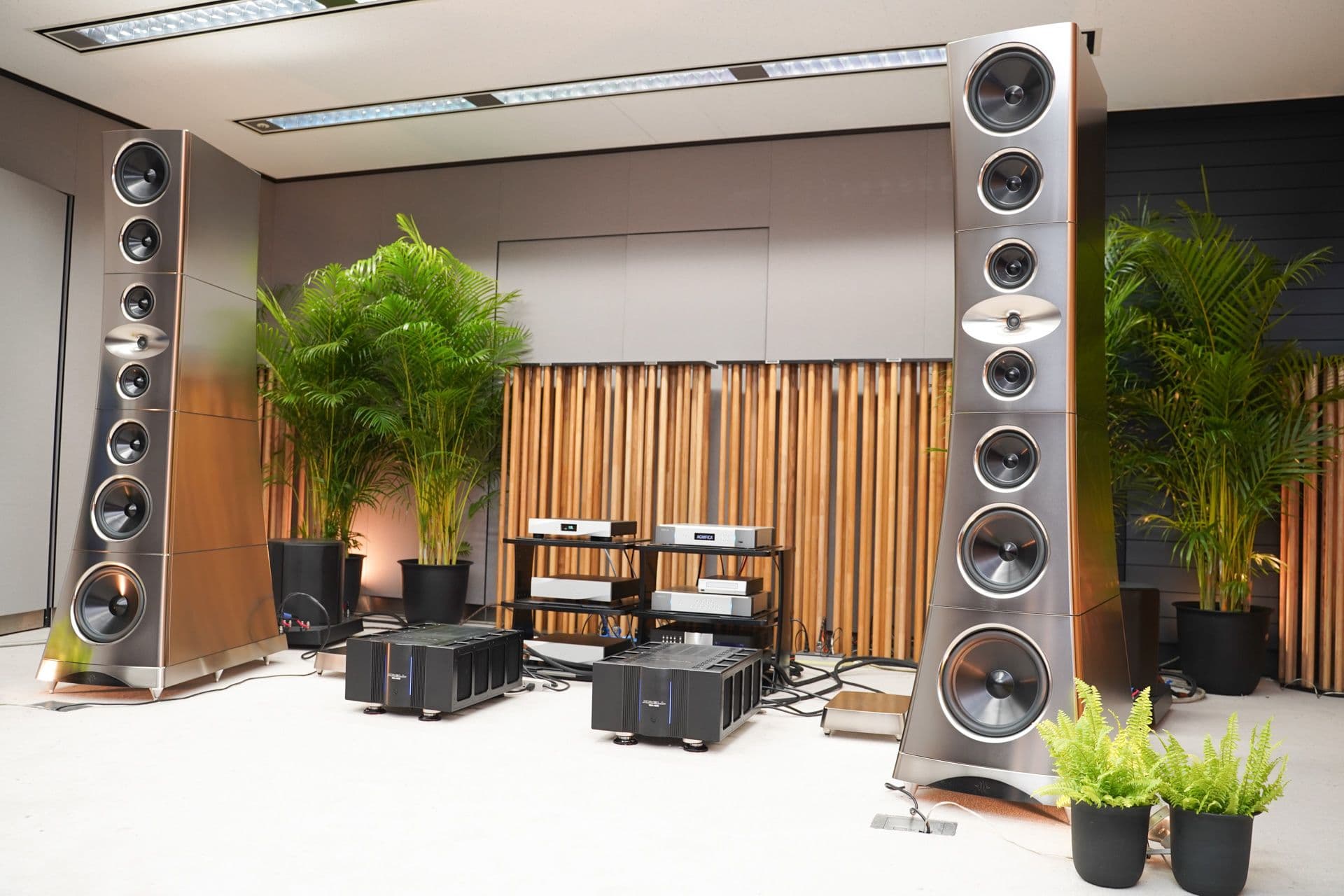 YG ACOUSTICS unveils flagship "TITAN" speakers at TIAS 2025