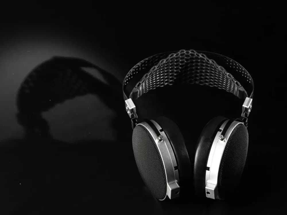 Moondrop Skyland - Headphones with Lambskin and Carbon Fiber Finish