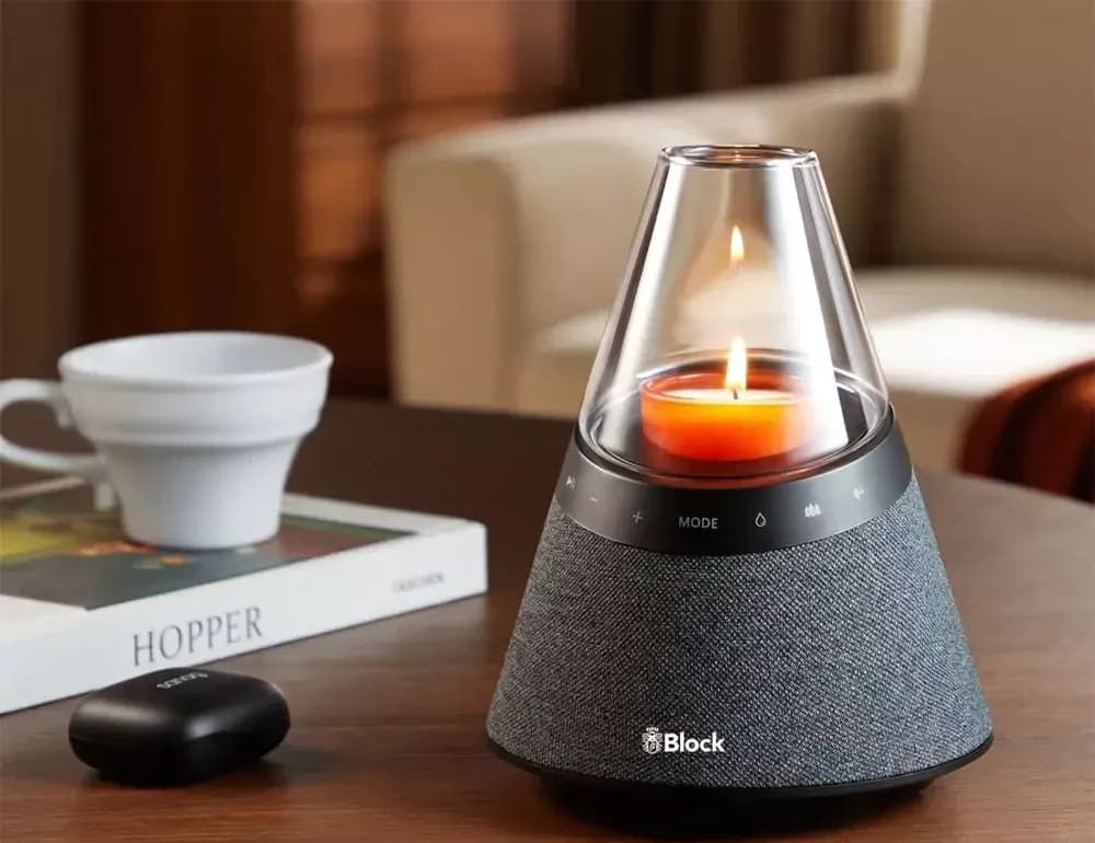 Block Molly: A Bluetooth Speaker Integrated with Aromatic Lighting