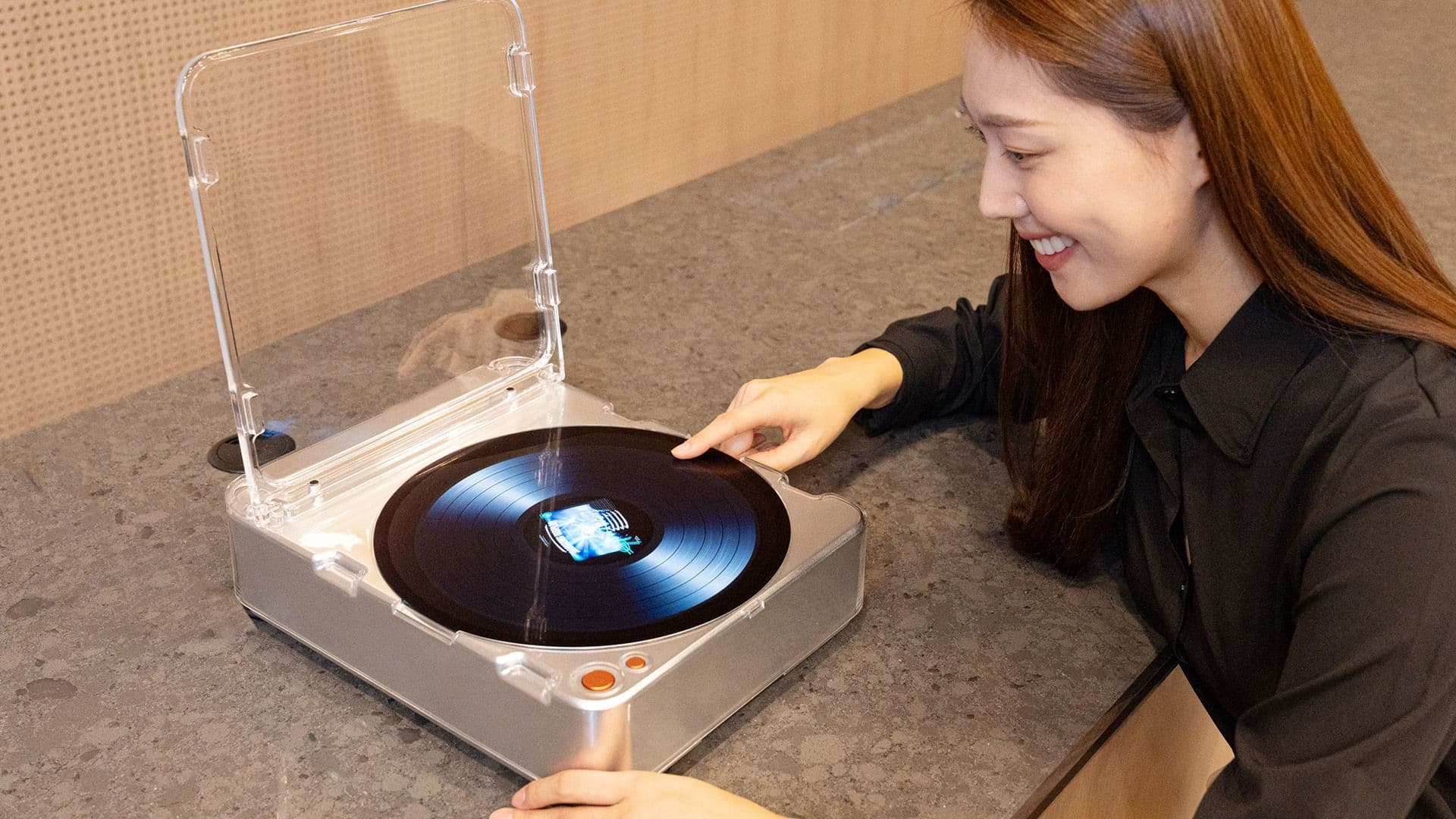 Samsung Introduces AI OLED Turntable Concept Featuring a Circular Display