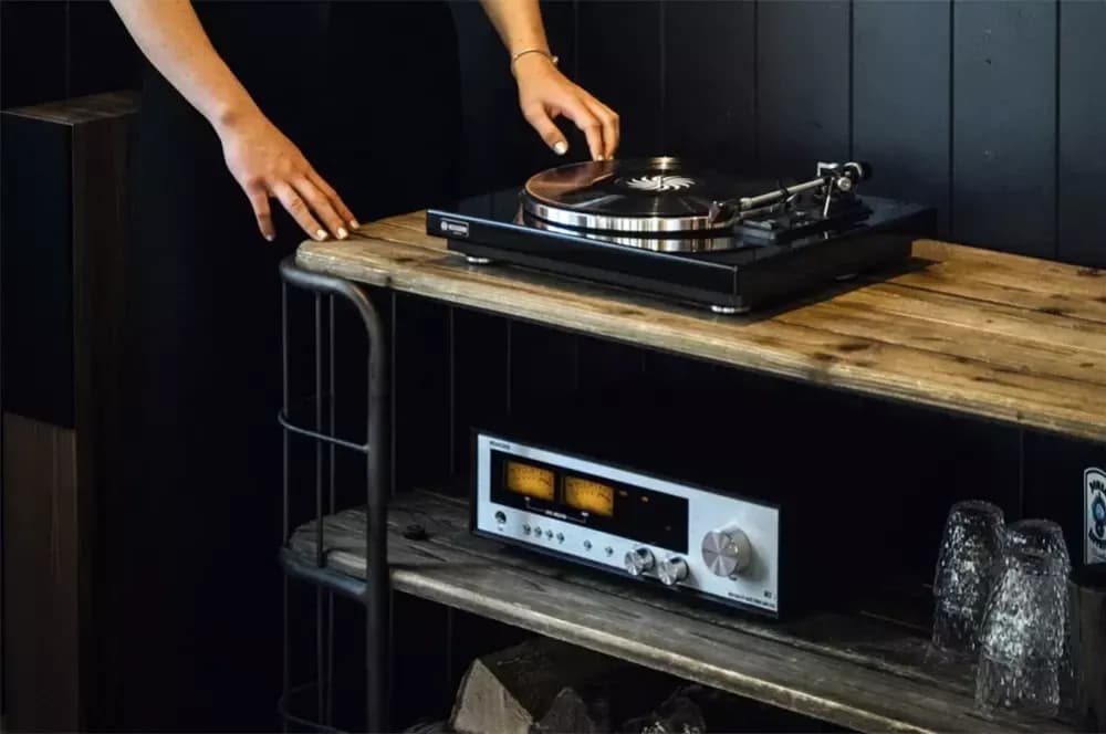 Rekkord Audio F400: Fully-Automatic German Vinyl Turntable Featuring Ortofon 2M Red Cartridge