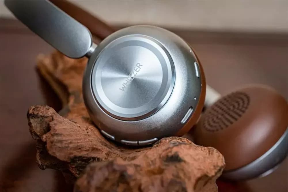 Whizzer 1969S: Lightweight Wireless Over-Ear Headphones with 75 Hours Battery Life