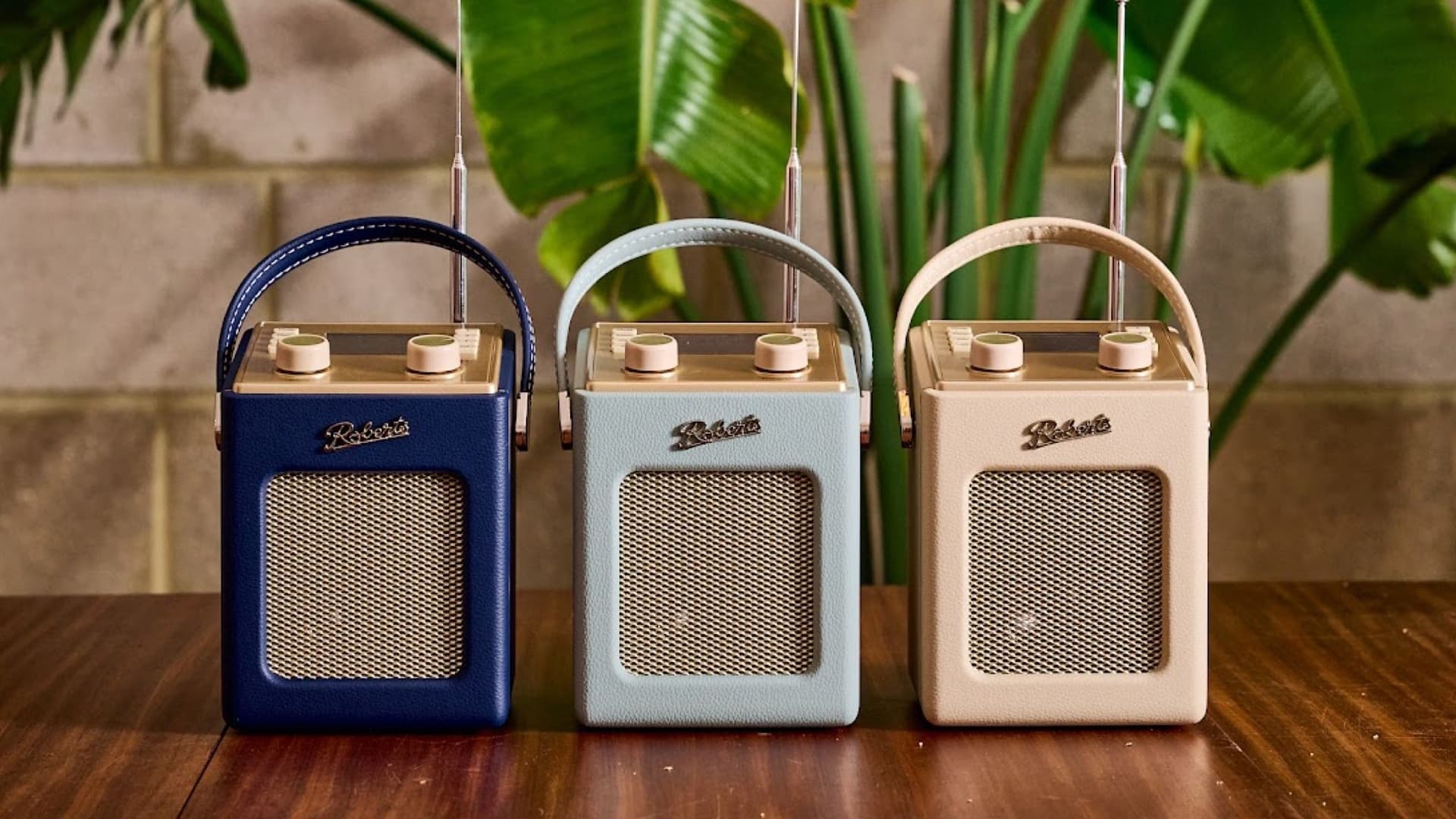 Roberts Revival Mini 2: A Charming Blend of Retro Design and Modern Audio Technology