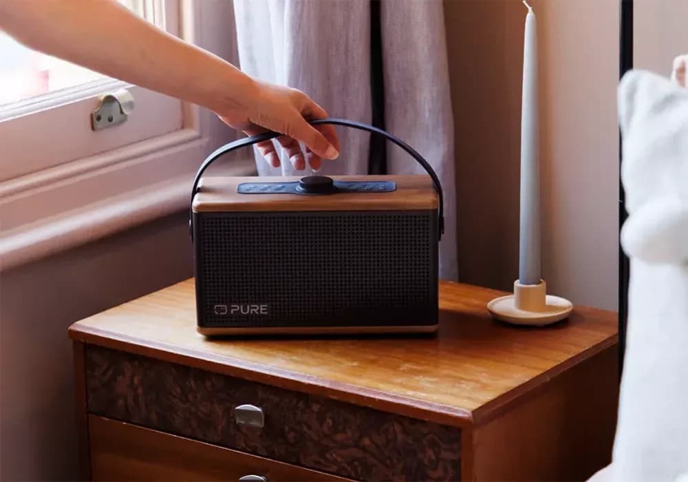 Pure Audio Classic Aura Speaker: Portable Design with Atmospheric Lighting