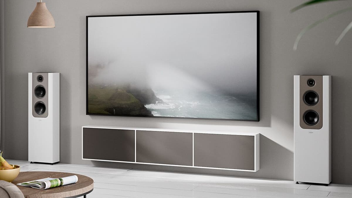Lyngdorf Audio FR-2: A High-Performance Speaker Optimized for Wall Placement