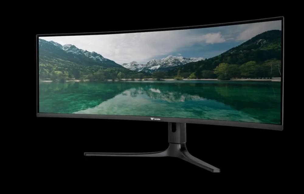 Thermaltake TPM-O49CDQ: Premier 49-Zoll QD-OLED Gaming- und Profi-Monitor