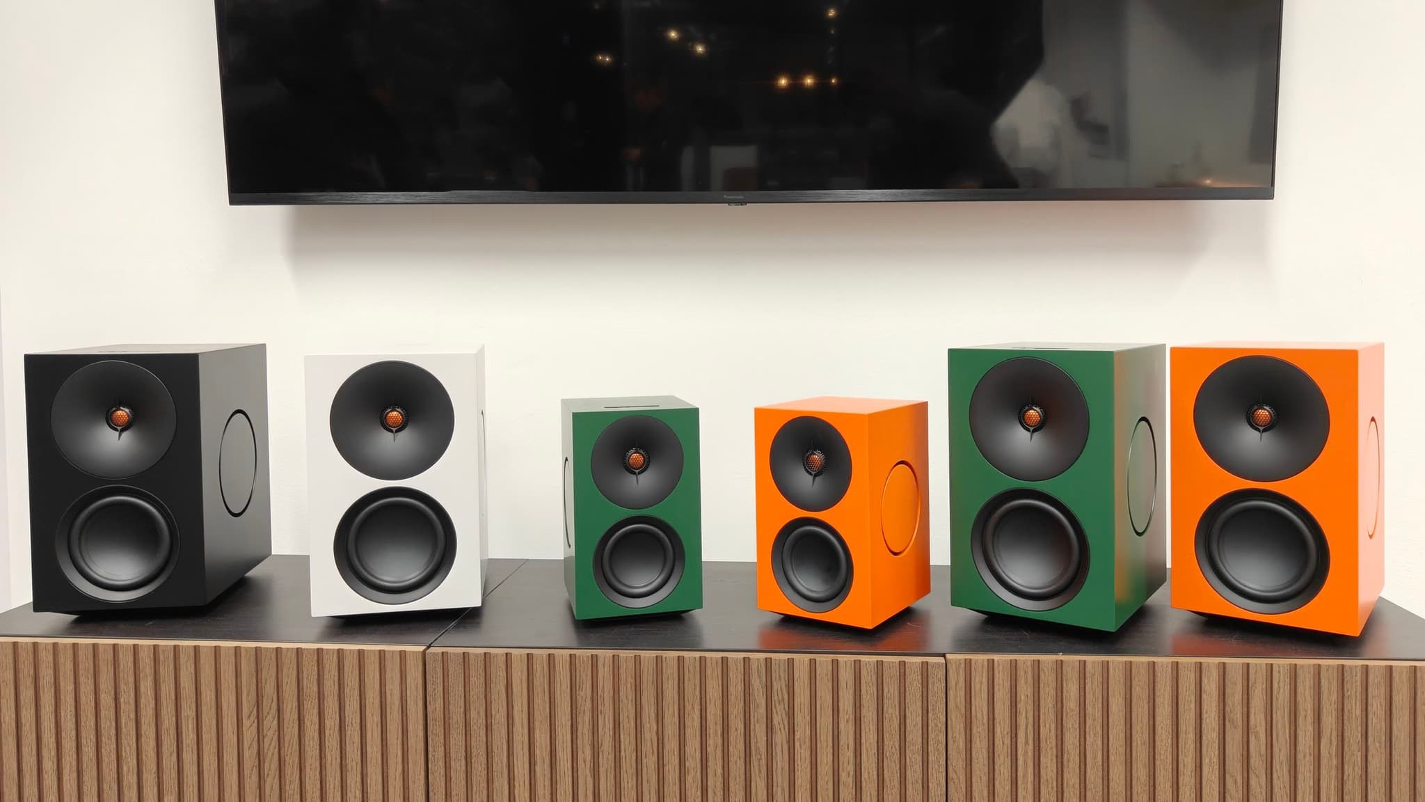 Cambridge Audio Introduces their Innovative L/R Speaker Range Offering Wireless Power and Vibrant Design