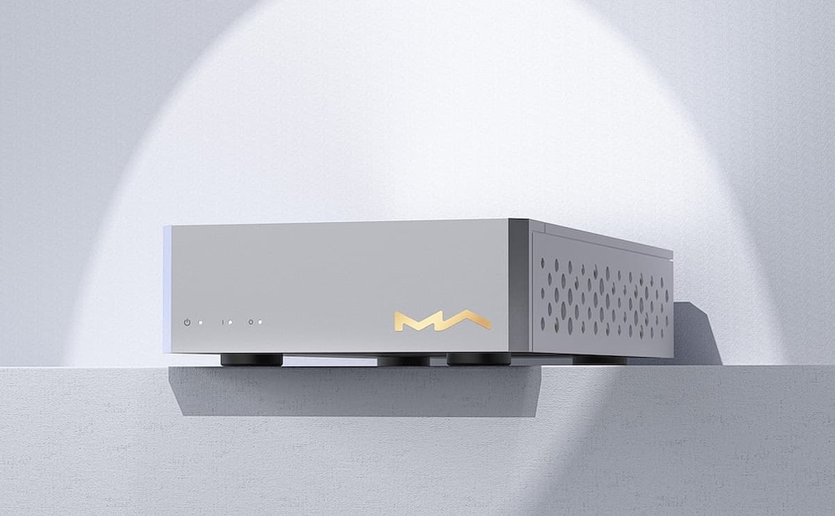 Matrix Audio SI-1 Audio Grade Network Isolator Cleans LAN Noise with Optical-Electrical Isolation and Dual Femtosecond Clocks