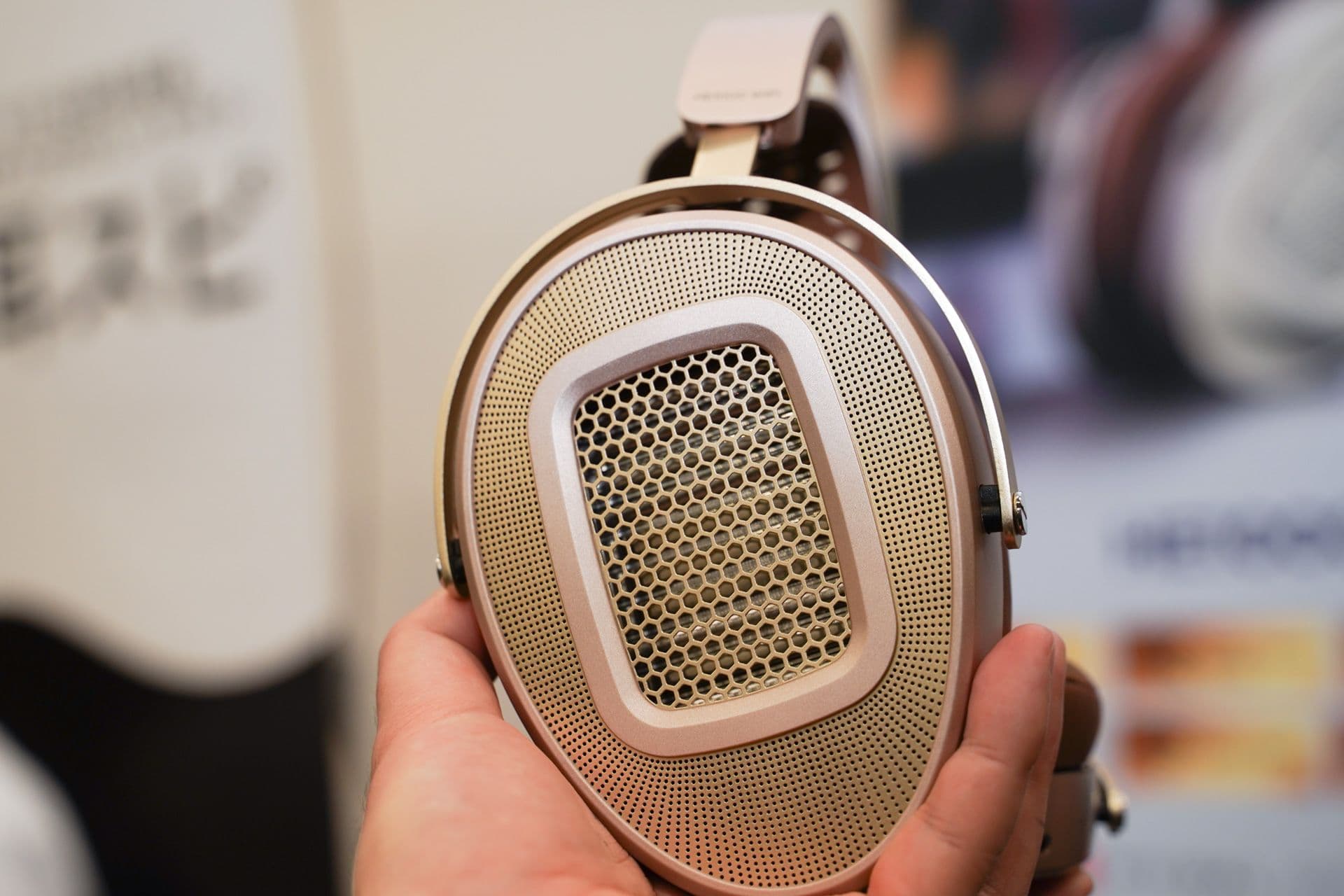 HIFIMAN Introduces 'Wi-Fi Connectivity' Headphones: Spotlight on Yamaha's Headphone Amplifier 'HA-3000A'