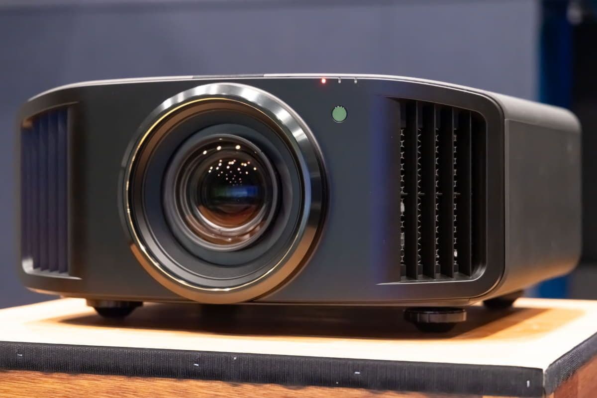 JVC Kenwood Updates Victor Brand D-ILA 8K Projectors DLA-V900R and DLA-V800R with Enhanced HDR Features