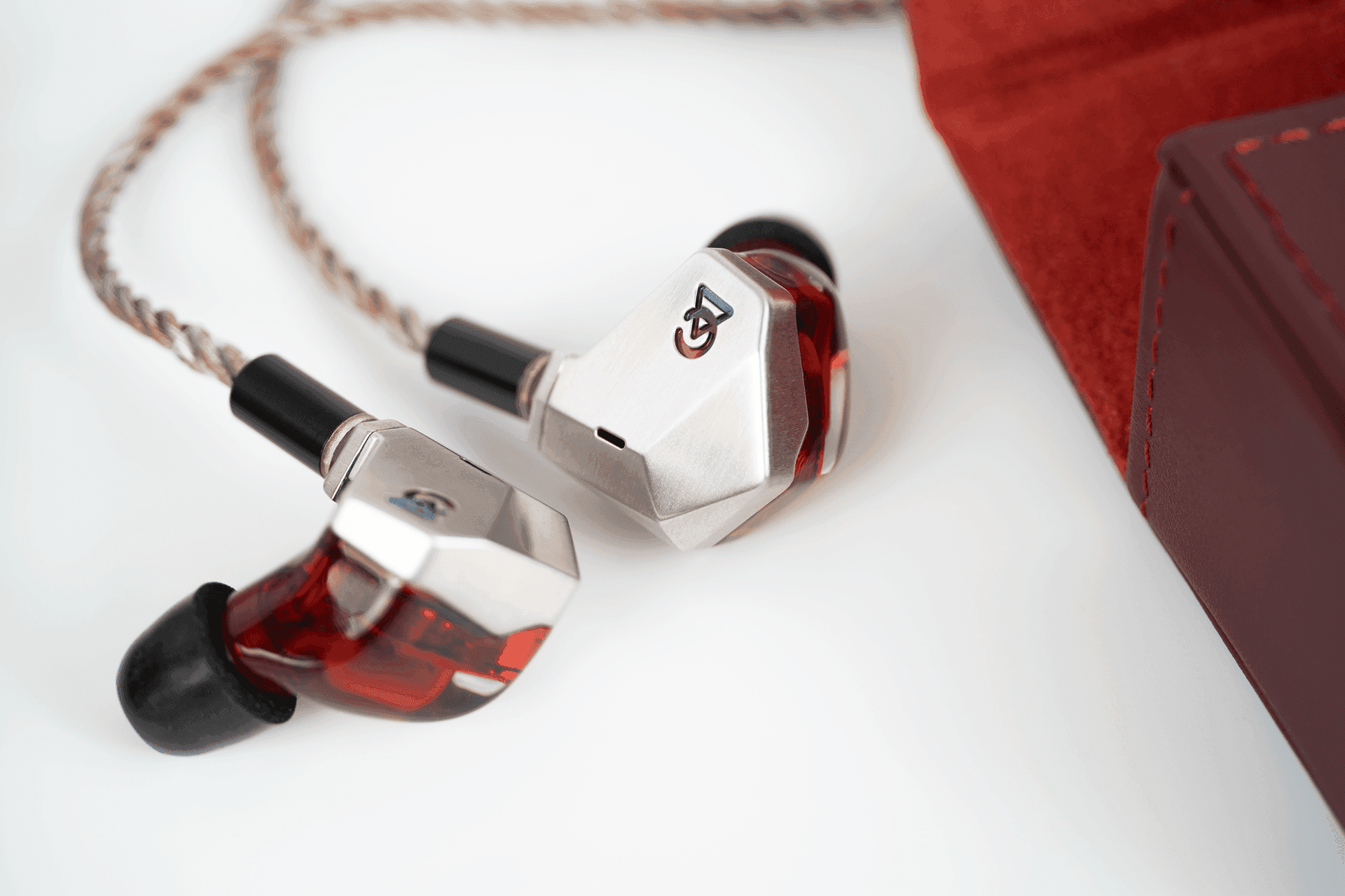 Campfire Audio Introduces the Grand Luna Hybrid IEM with Advanced Acoustic Features
