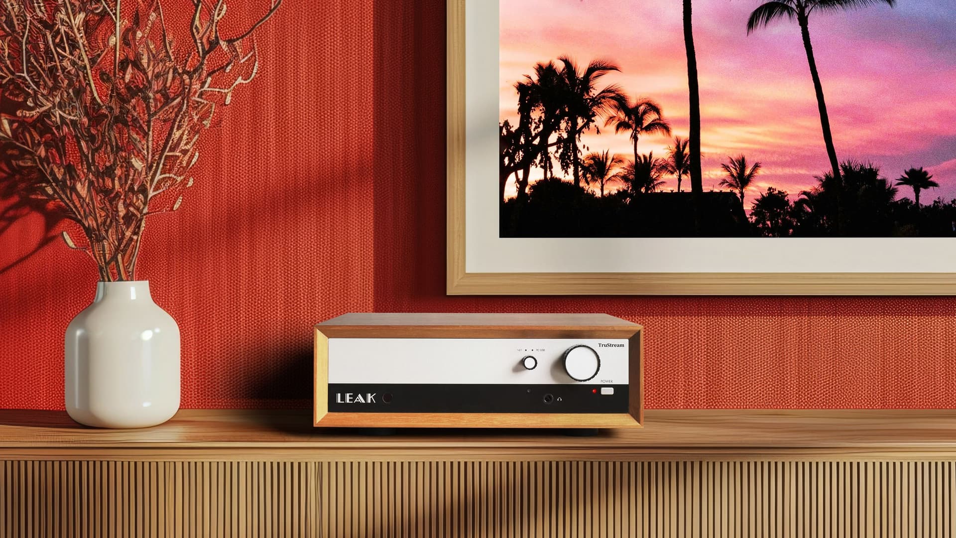 Leak TruStream Retro-Style Network Audio Streamer with Integrated DAC and 32-bit/768kHz Playback