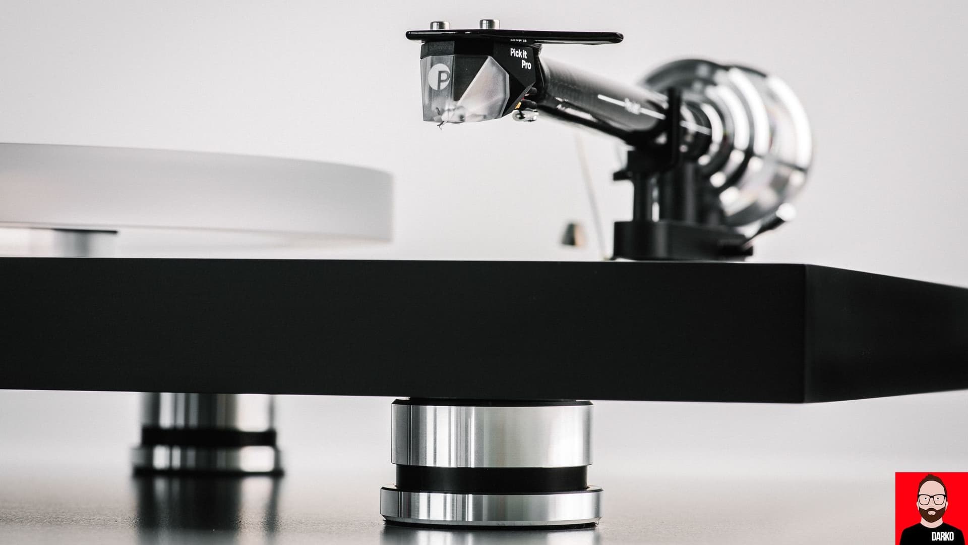 Pro-Ject Debut Reference 10 Turntable Introduced with 10-Inch Hybrid Carbon-Aluminium Tonearm