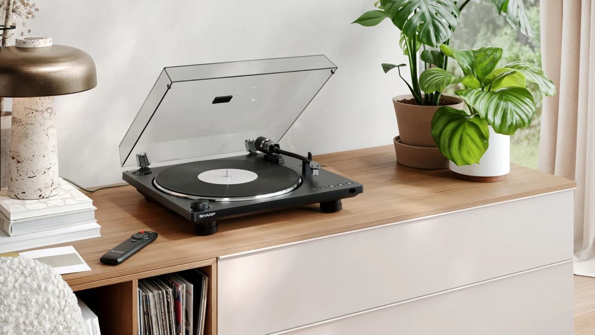 Sharp Introduces the Bluetooth-Enabled RP-TT100 Turntable: Convenience and Quality in Entry-Level Audio