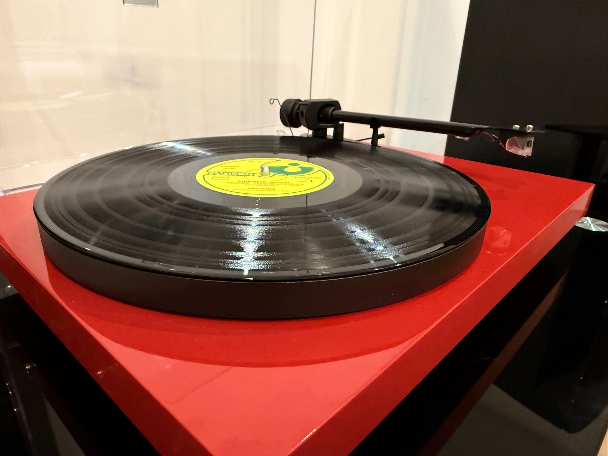 Review of the Pro Ject Debut EVO 2 Bringing Top Features Without the High Cost