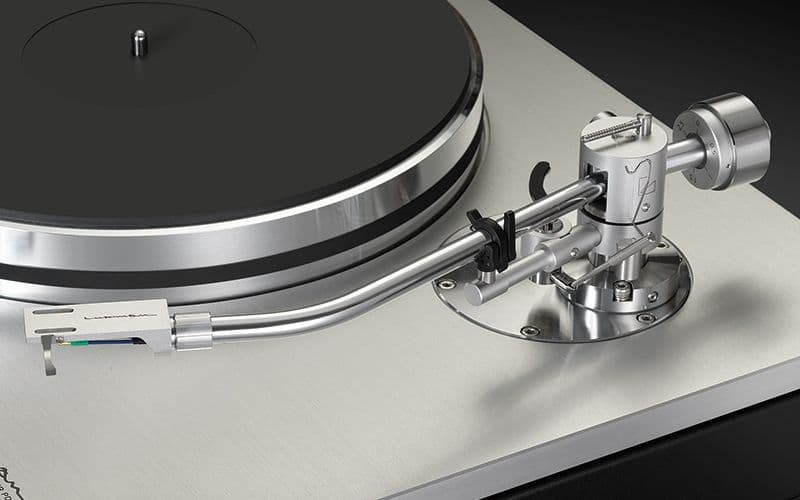 Luxman PD-191A Turntable: A Blend of Vintage Aesthetics and Modern Technology