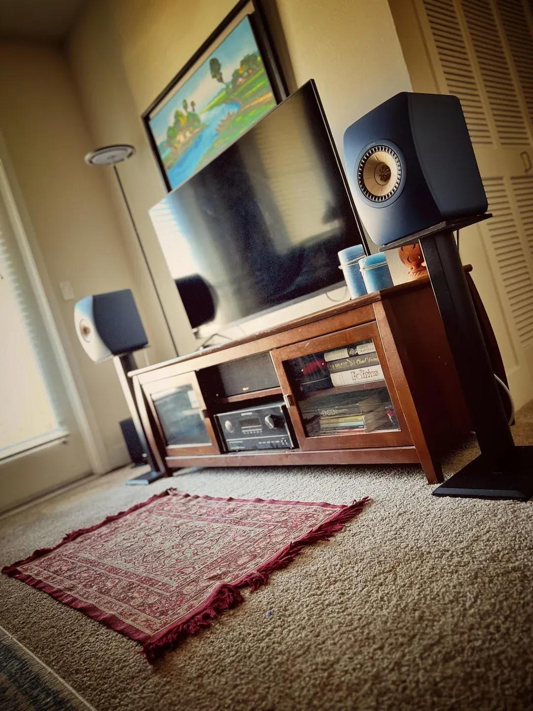 Modern Audio Setup with a Touch of Vintage