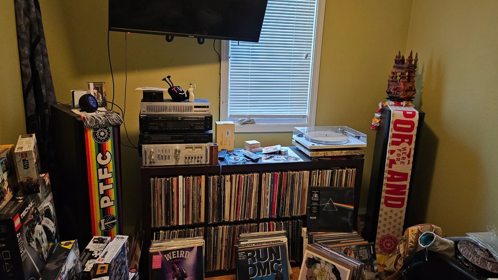 An Audiophile's Retreat Amidst Vinyl Grooves and Hi-Fi Echoes