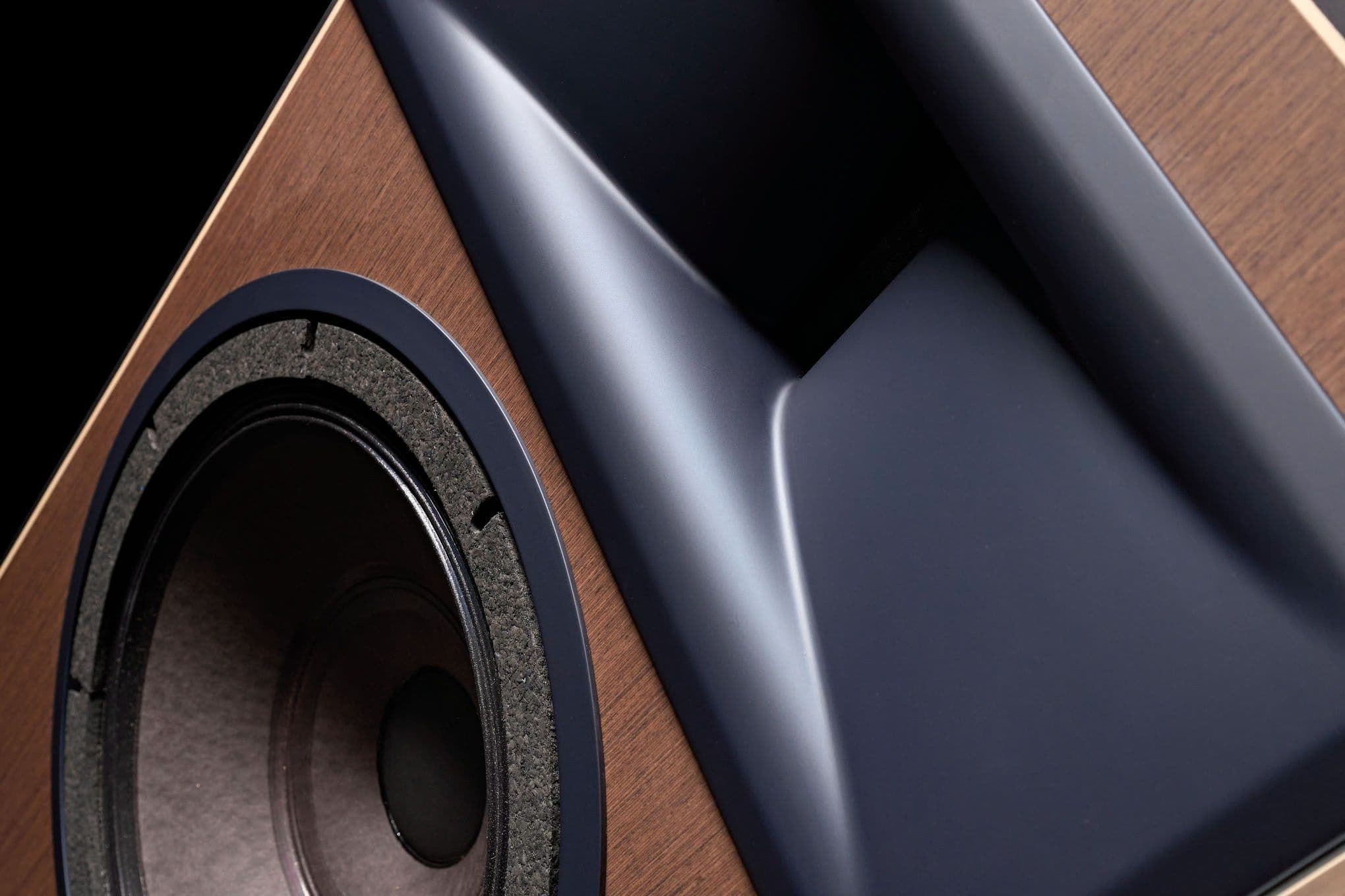 Lorenzo Audio Unveils LM6 Floor-Standing Speakers with High-Fidelity Design