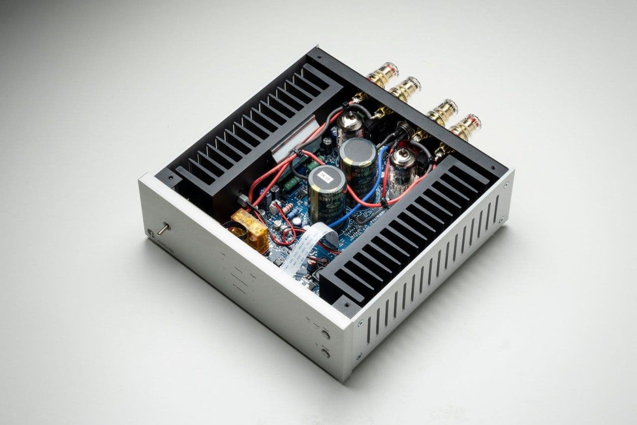 Pro-Ject Audio Unveils Amp Box RS2: Hybrid Amplifier Combines Tube Warmth with Transistor Efficiency