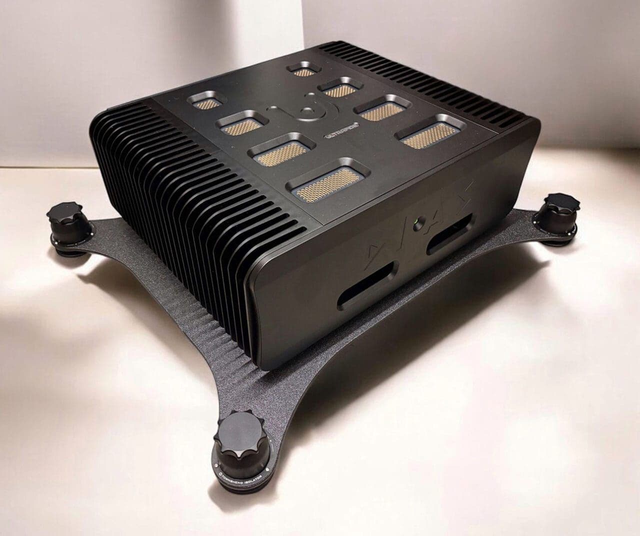 Ultrafide Audio Unveils Dias U8 High-Power Amplifier at Bristol Hi-Fi Show 2025