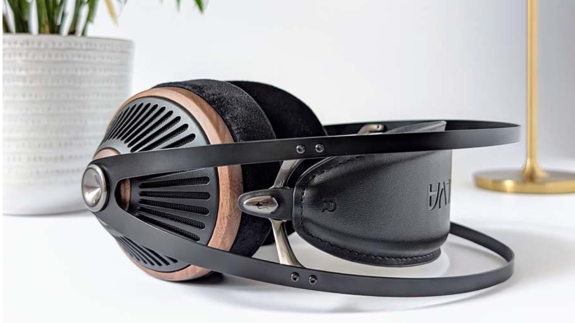 Meze Audio Unveils the 105 Silva Headphones: A Fusion of Warmth and Precision