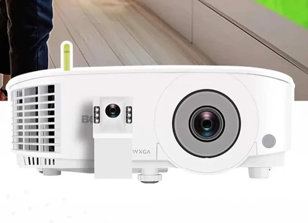 BenQ представляє проектор B7100 з індивідуальною ОС для громадських просторів