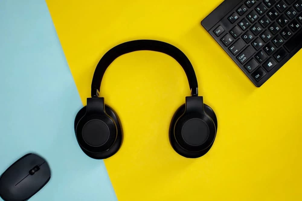 Windows 11 Preview Adds Separate Volume Control for Multiple Connected Headphones