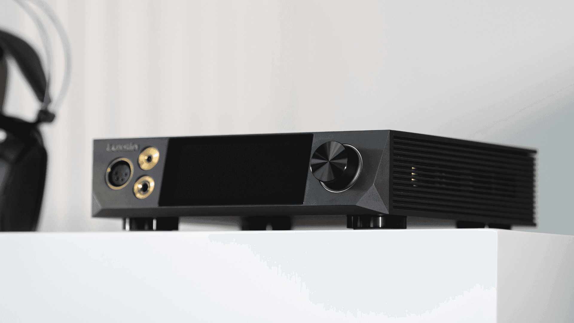 Luxsin X8: High-Performance AI-Enabled DAC & Headphone Amplifier