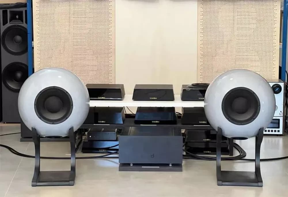 Totaldac Balloon Spherical Passive Loudspeaker with Coaxial Point-Source Driver